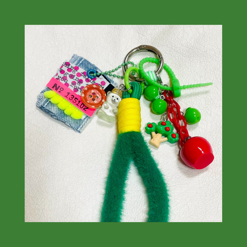 グリーン♪キーホルダー バッグチャーム 寒くなりましたねセール1550→1090 キーホルダー バッグチャーム