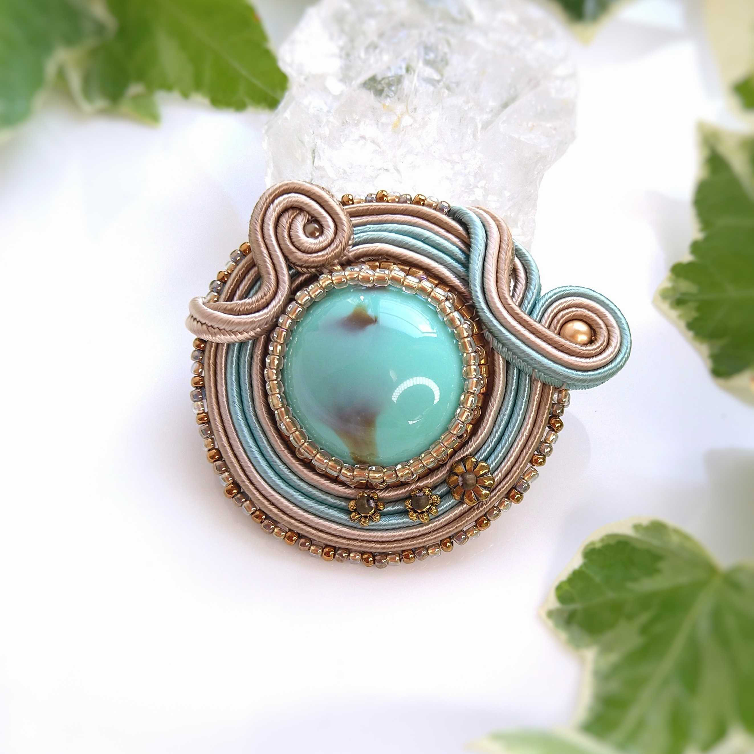 【受注生産】上品なデザインが美しいターコイズのエスニックブローチ　日高真理子先生作