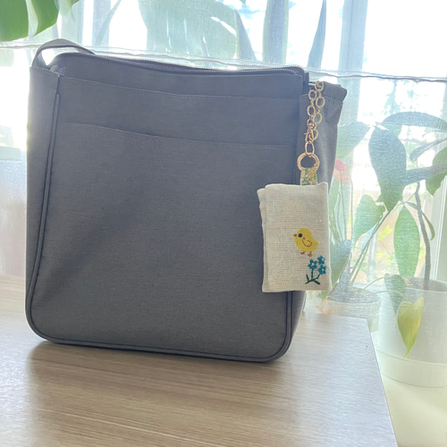 二つ折りポケットティッシュケース 黄色い鳥 青い花 刺繍 こども