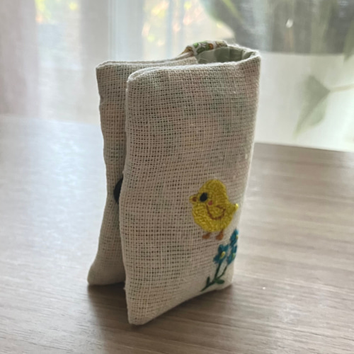 二つ折りポケットティッシュケース 黄色い鳥 青い花 刺繍 こども