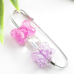 夜蝶と呼ばれたクォーツたちは、月明りよりもネオンを選んだ♪<カブトピンブローチ>SB1166 1枚目の画像