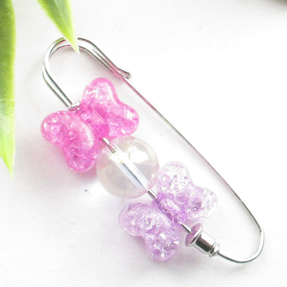 夜蝶と呼ばれたクォーツたちは、月明りよりもネオンを選んだ♪<カブトピンブローチ>SB1166 1枚目の画像