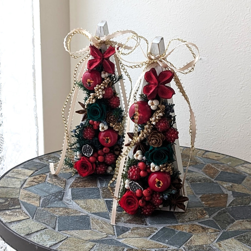 すぐに飾れる！木の実いっぱい！2輪の薔薇とドライフラワーが