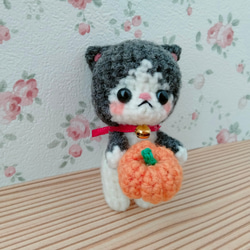 ちょうだいポーズの三毛猫 ハートな仔猫 ストラップ おねだり