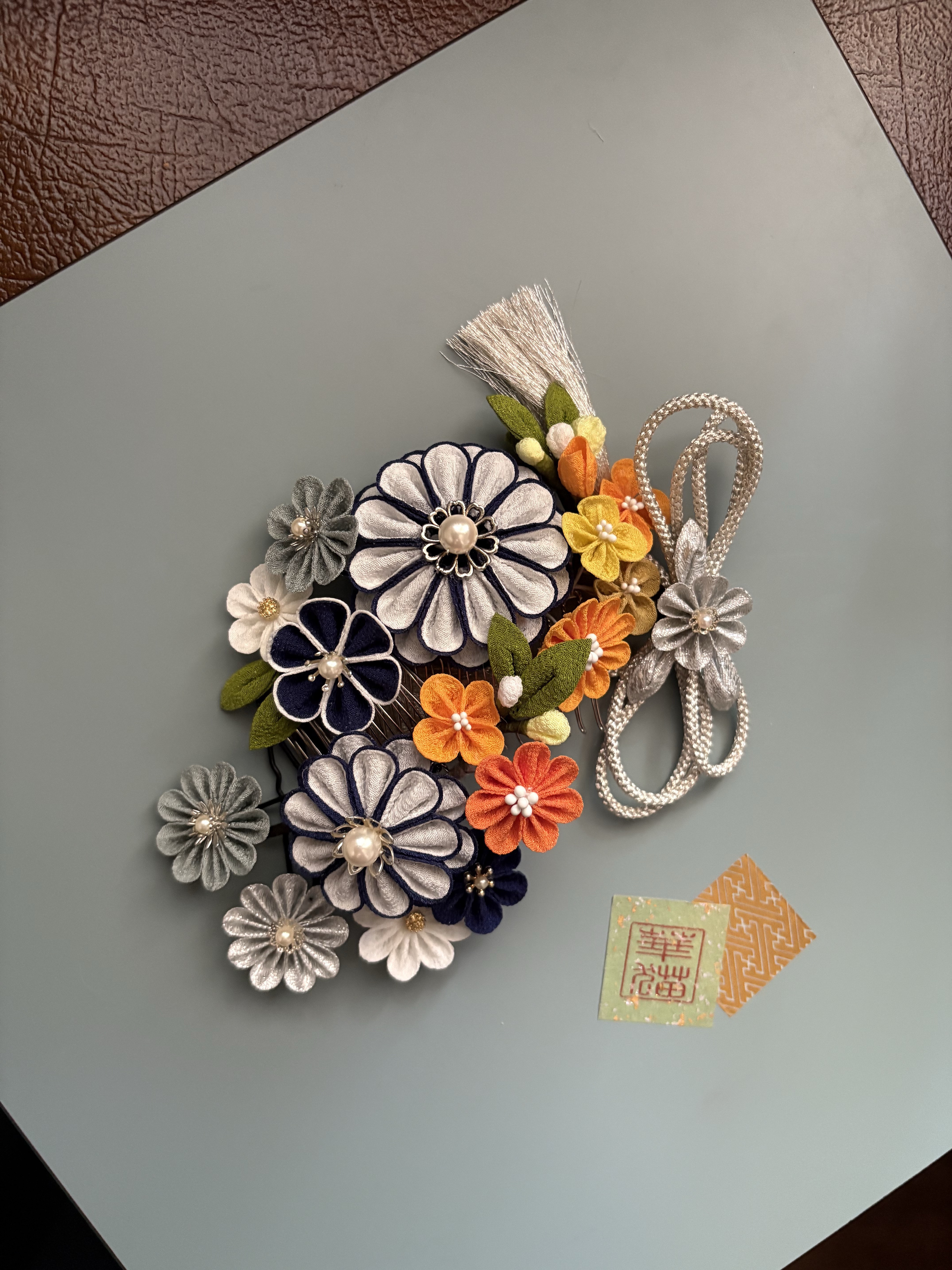 華猫【源氏物語シリーズ 『葵の上』】つまみ細工 髪飾り（木箱付き・送料無料）成人式　髪飾り