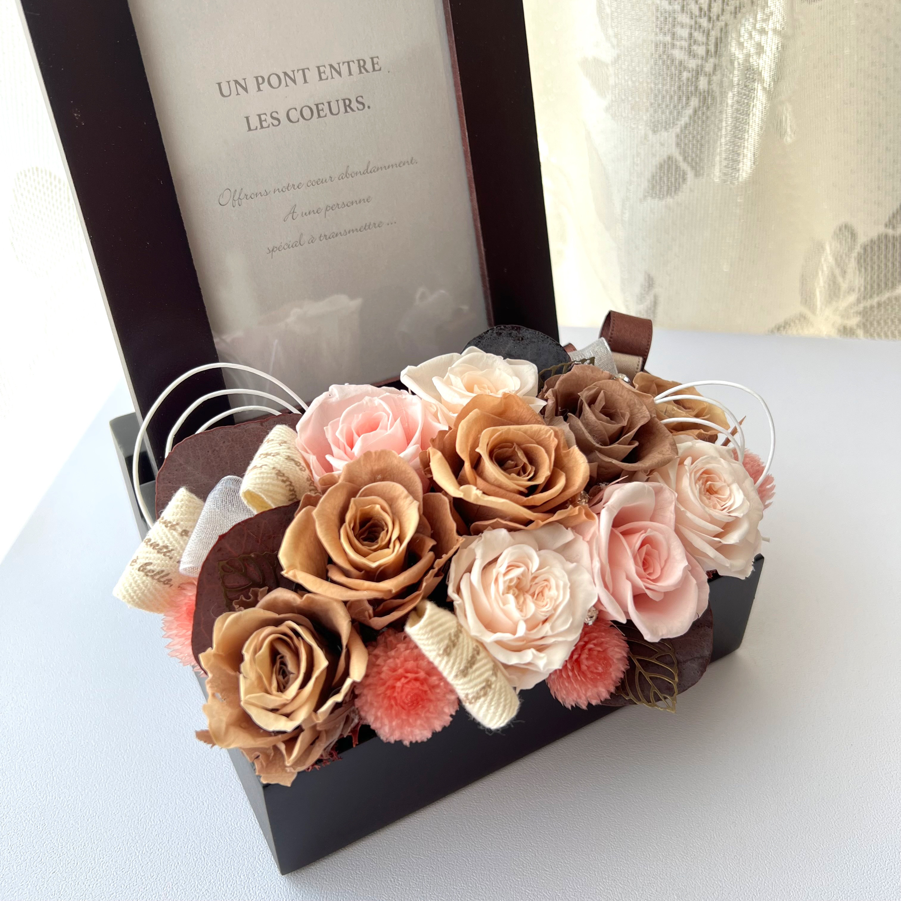 フラワーフォトフレーム　オシャレなくすみ系　記念日　贈り物　プリザーブドフラワー　【くすみピンク】