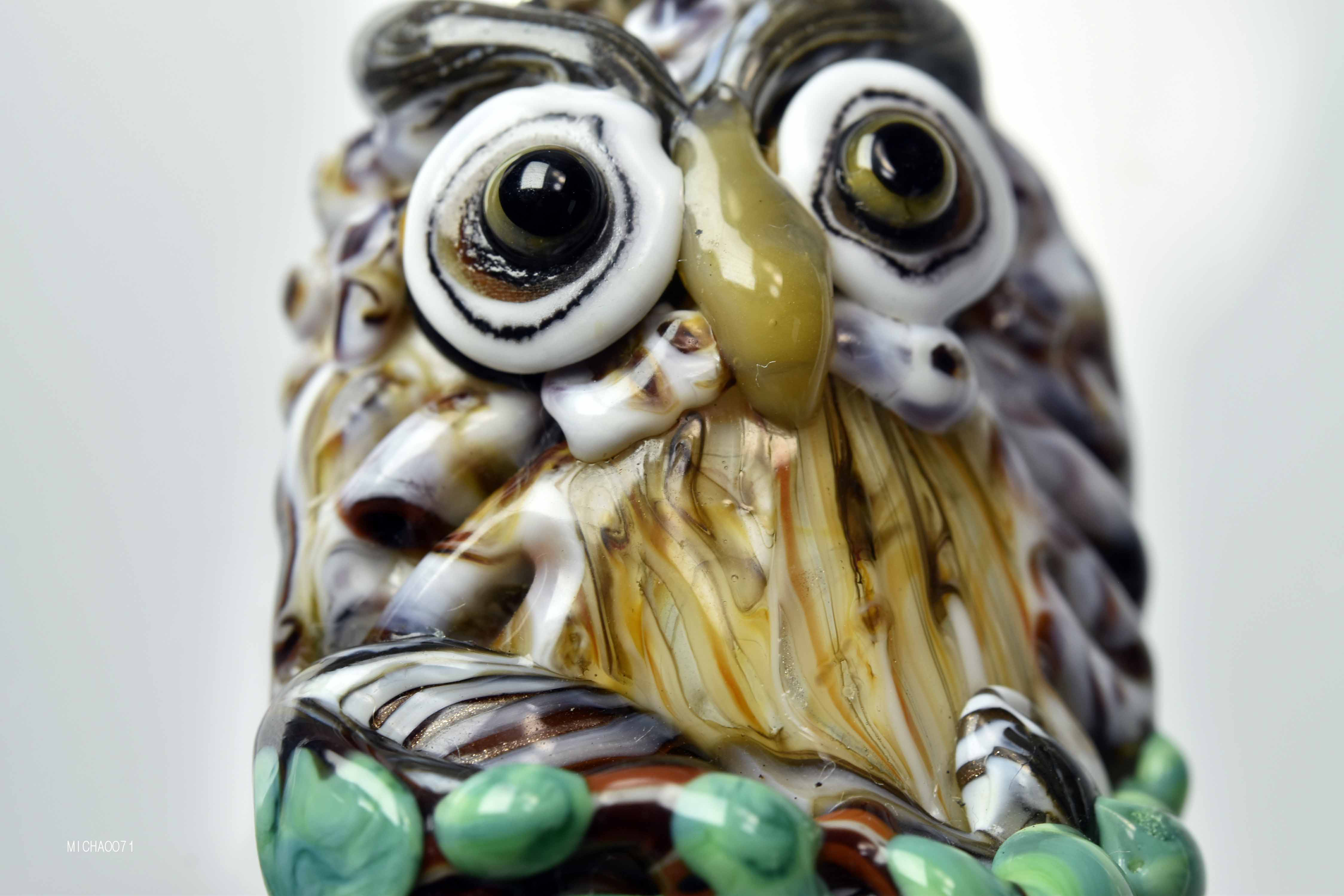 フクロウのトンボ玉　ガラスのジュエリー　ペンダントトップ（12864-479）作家物一点物