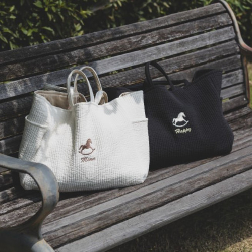 マザーズバッグ ブラック 生成り ヌビ 名入れ 木馬 刺繍 トートバッグ