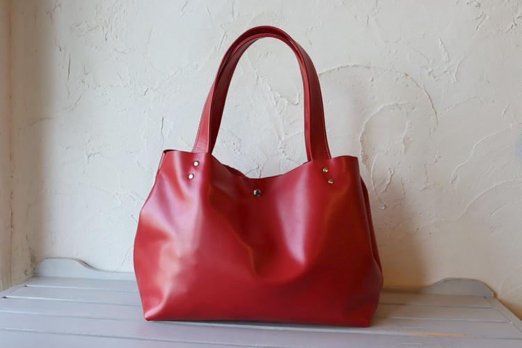 A４対応・肩掛け トートバッグ ｜食い込まない太ハンドル｜柔らかい本革｜長財布・500ml可（No.  8162）