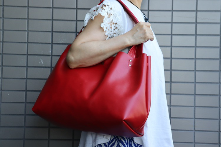 A４対応・肩掛け トートバッグ ｜食い込まない太ハンドル｜柔らかい本革｜長財布・500ml可（No.  8162）