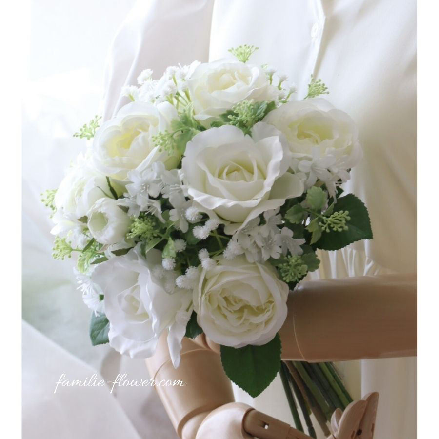 白バラとカスミソウの清楚なブーケ｜造花ラウンドブーケ｜ウェディング 前撮り｜結婚式｜白バラのラウンドブーケ｜上品ブーケ