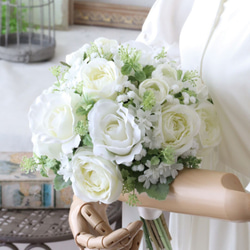 白グリーン♡ナチュラルクラッチブーケ＆ブートニア【アーティ