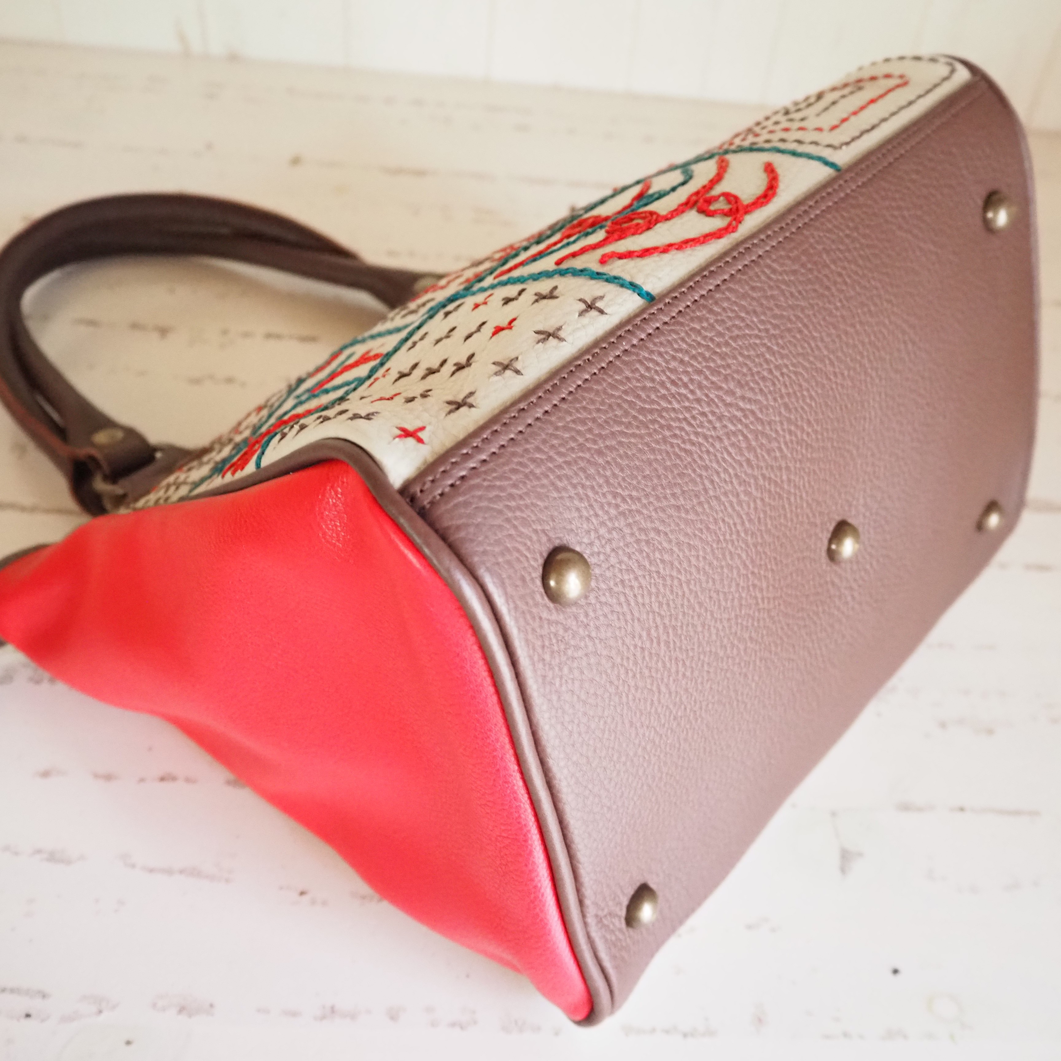 一点もの・手縫い刺繡のトートバッグ・本革・手縫い・即納