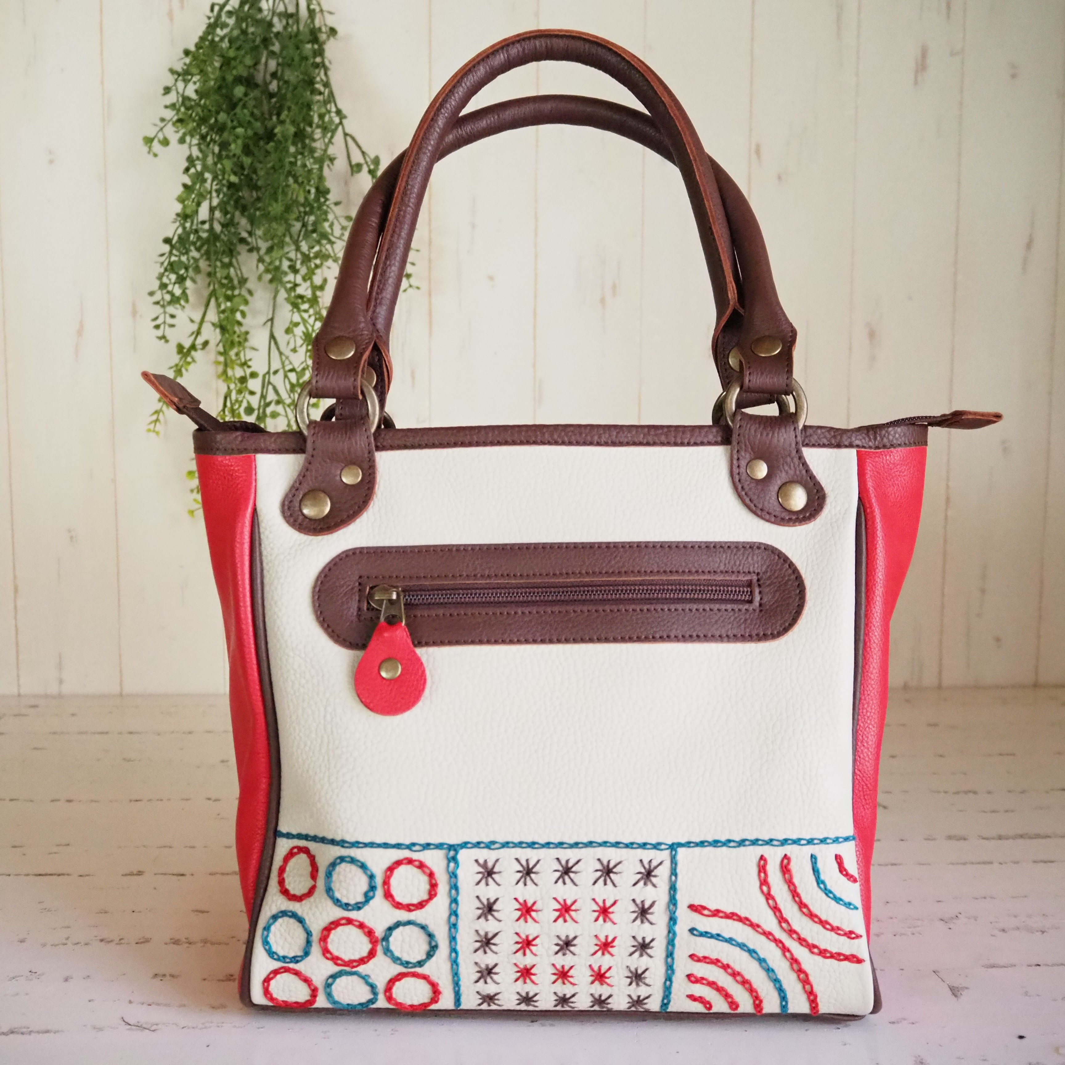 一点もの・手縫い刺繡のトートバッグ・本革・手縫い・即納