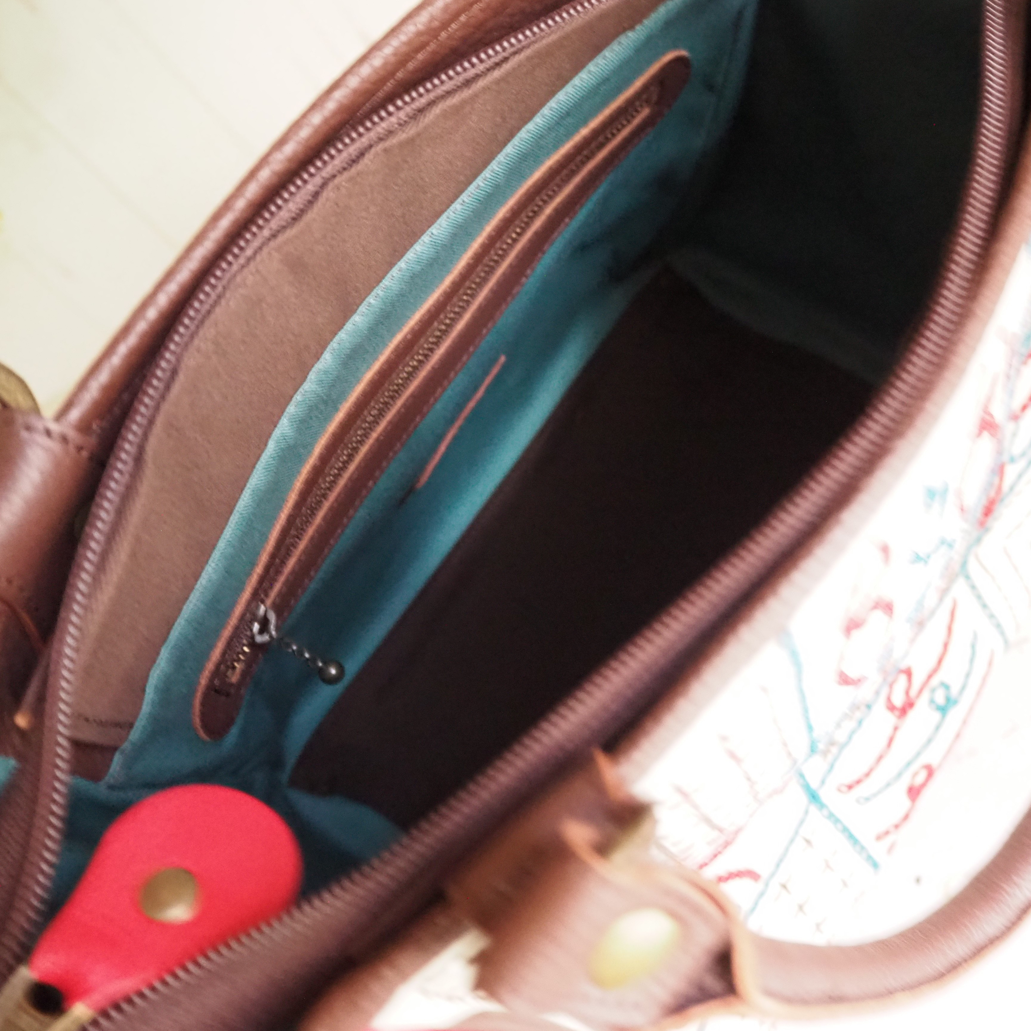 一点もの・手縫い刺繡のトートバッグ・本革・手縫い・即納