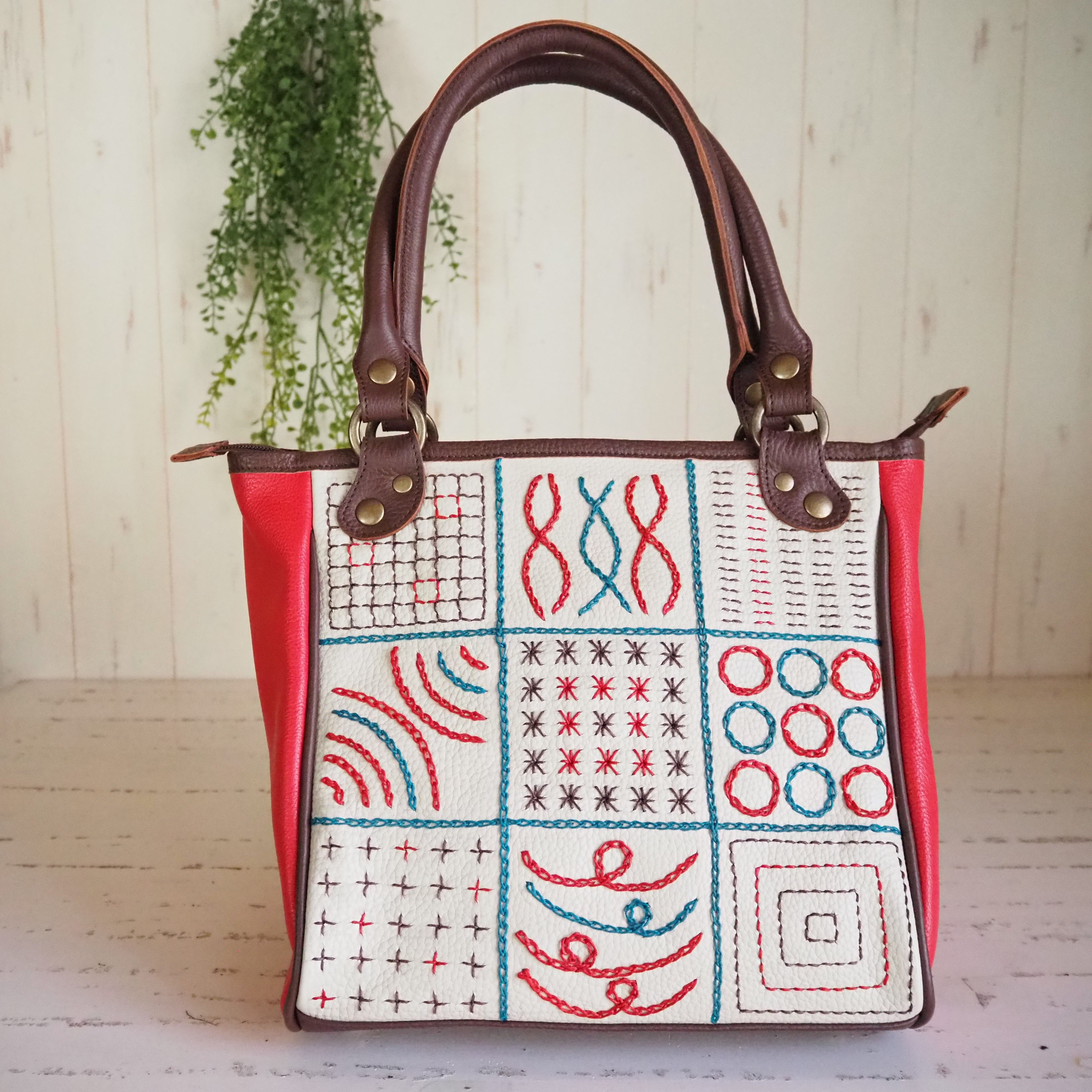 一点もの・手縫い刺繡のトートバッグ・本革・手縫い・即納