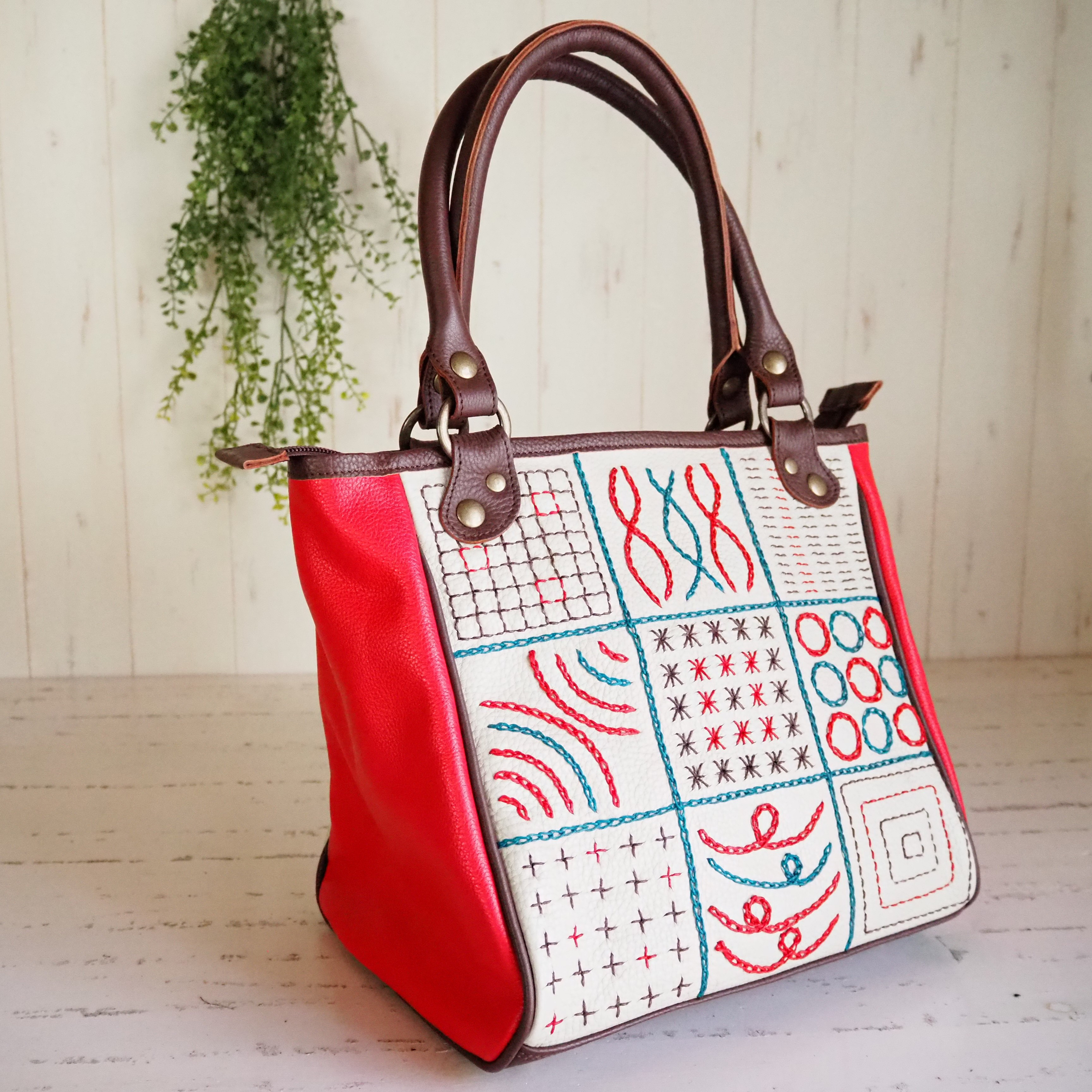 一点もの・手縫い刺繡のトートバッグ・本革・手縫い・即納