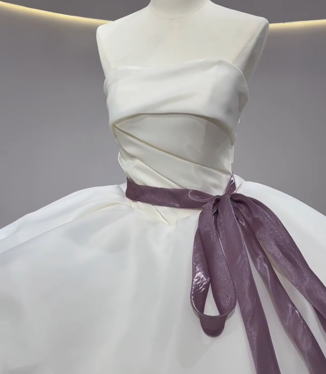 美品　非対称アシメドレス　チューブトップ　ふわふわチュール　サイズオーダー可能　トレーン　ウェディングドレス　ブライダル