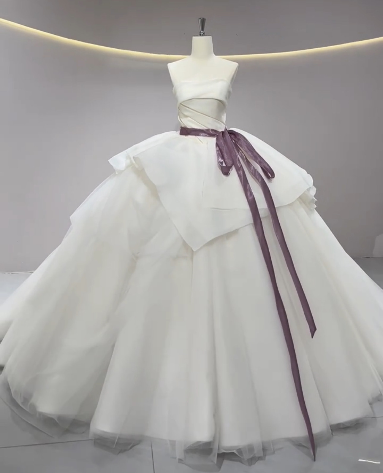 美品　非対称アシメドレス　チューブトップ　ふわふわチュール　サイズオーダー可能　トレーン　ウェディングドレス　ブライダルドレス