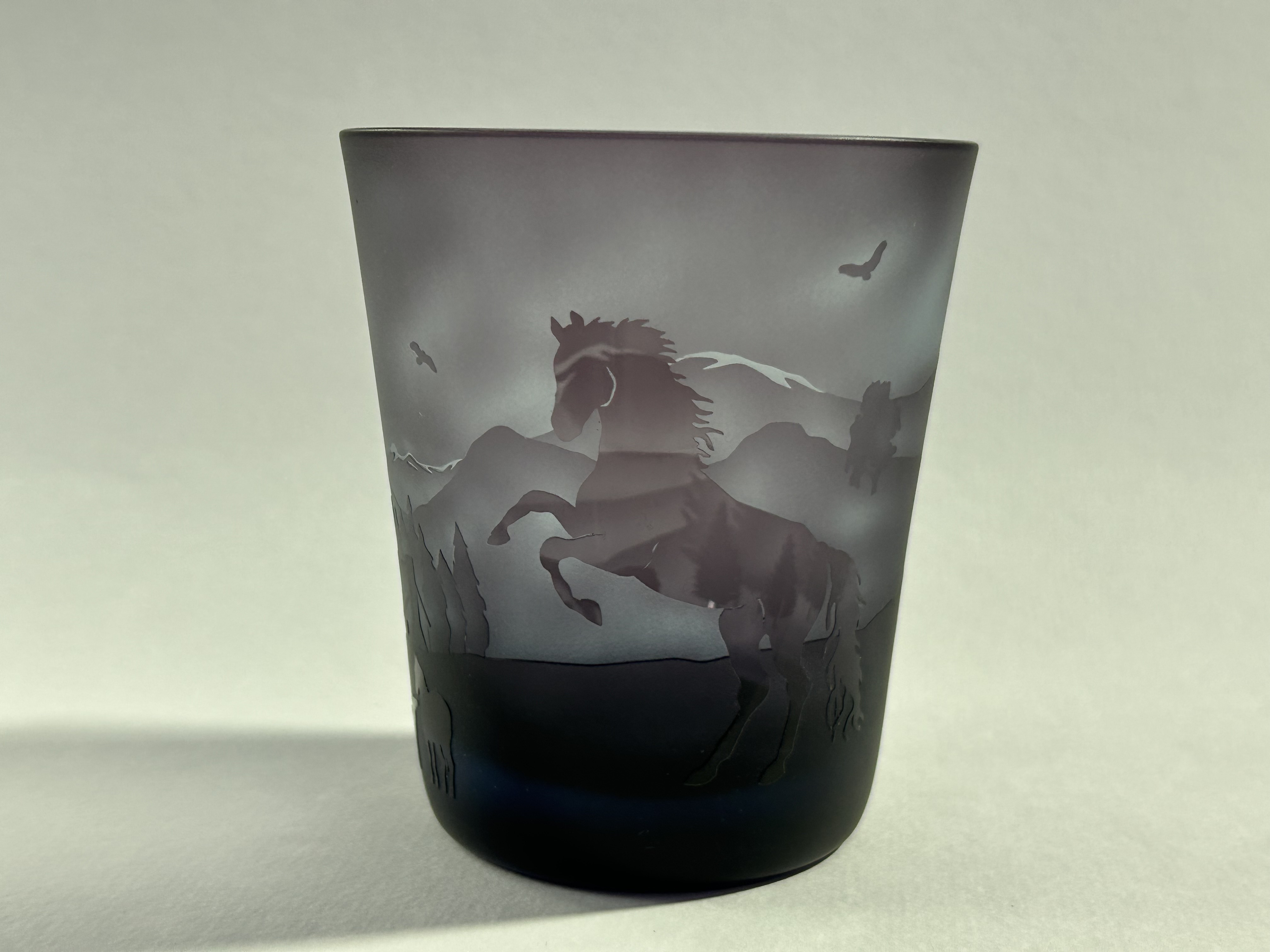 馬が佇む風景（馬も素敵な景色の中で幸せです）