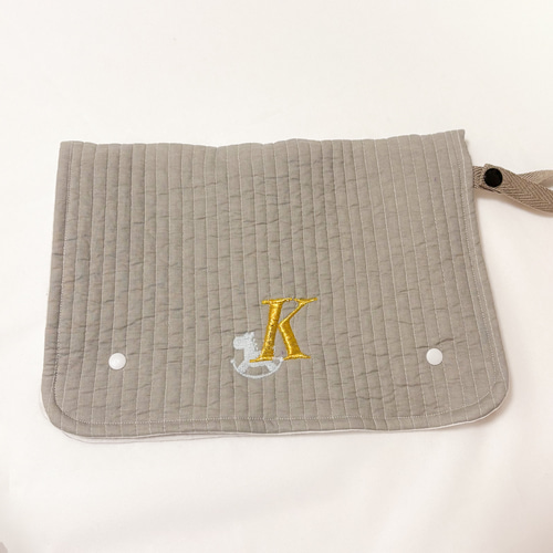 刺繍46色》ショッピングカートカバー イニシャル 木馬 ベビーカート