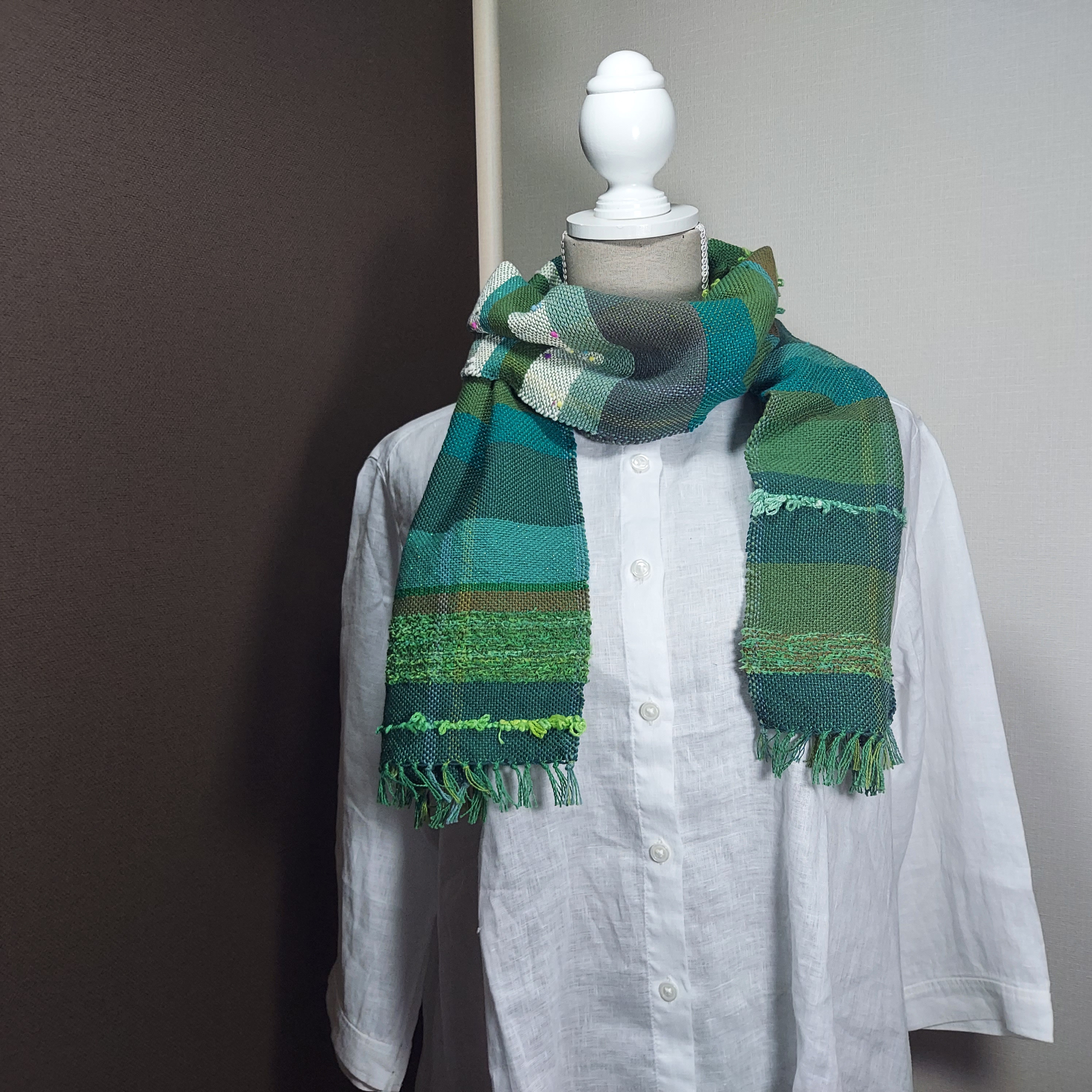 手織り　コットンのぐるっと巻いて楽しいストール　作品25043