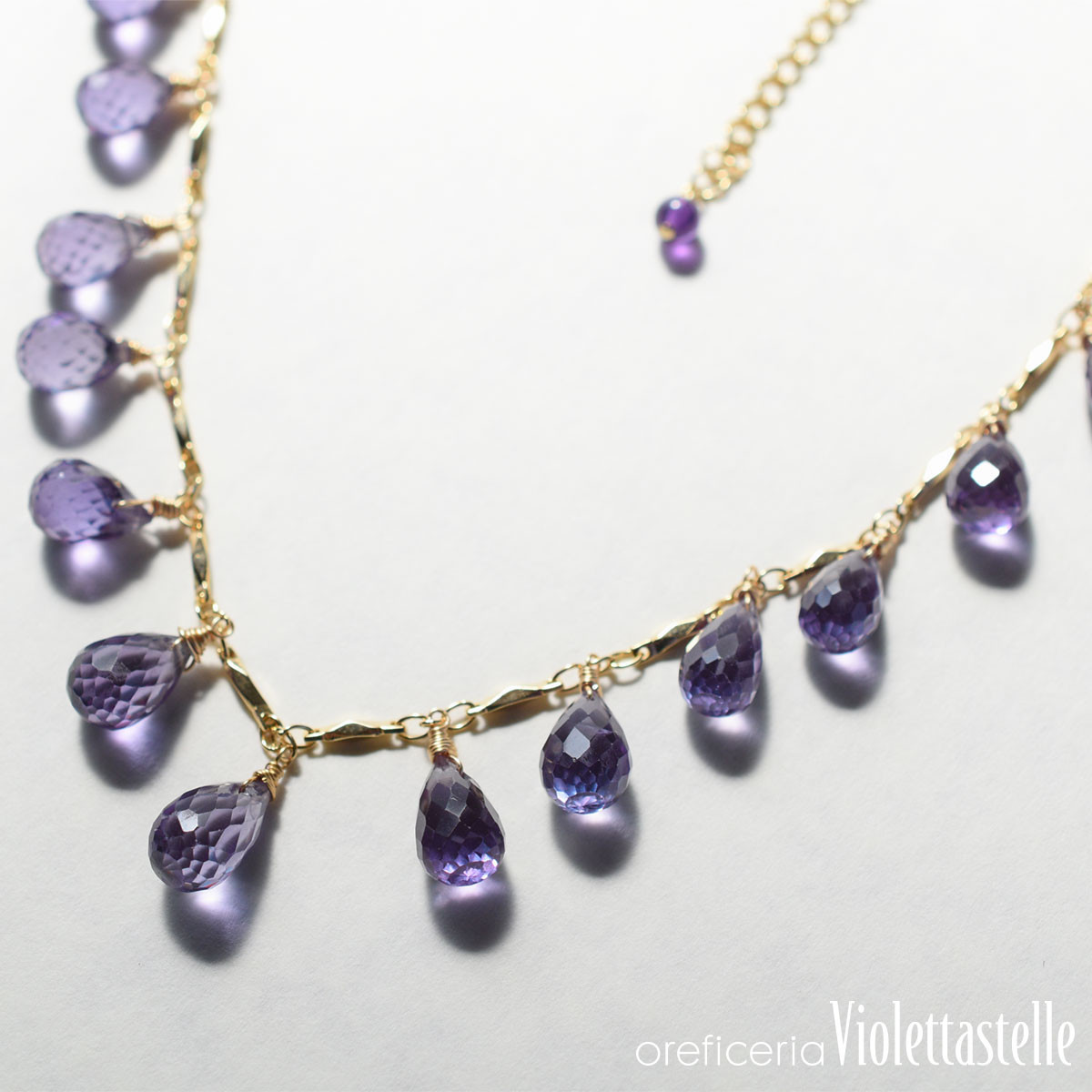 希少・カラーチェンジ、アレキサンドライトのビブネックレス