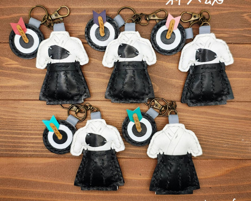 弓道好きのレザーキーホルダー』弓道着キーホルダー 本革レザー 道着