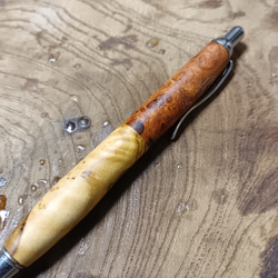 木軸ノック式ボールペン　オリーブ瘤＆花梨瘤ぶどう杢蜜蝋クリーム仕上げ 6枚目の画像