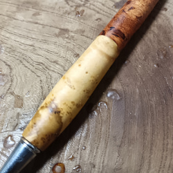 木軸ノック式ボールペン　オリーブ瘤＆花梨瘤ぶどう杢蜜蝋クリーム仕上げ 4枚目の画像