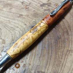 木軸ノック式ボールペン　オリーブ瘤＆花梨瘤ぶどう杢蜜蝋クリーム仕上げ 5枚目の画像