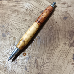 木軸ノック式ボールペン　オリーブ瘤＆花梨瘤ぶどう杢蜜蝋クリーム仕上げ 3枚目の画像
