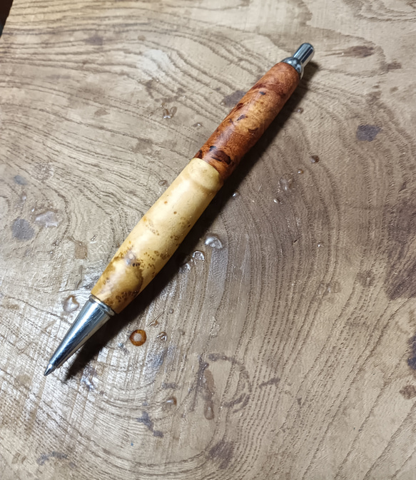 木軸ノック式ボールペン　オリーブ瘤＆花梨瘤ぶどう杢蜜蝋クリーム仕上げ 3枚目の画像