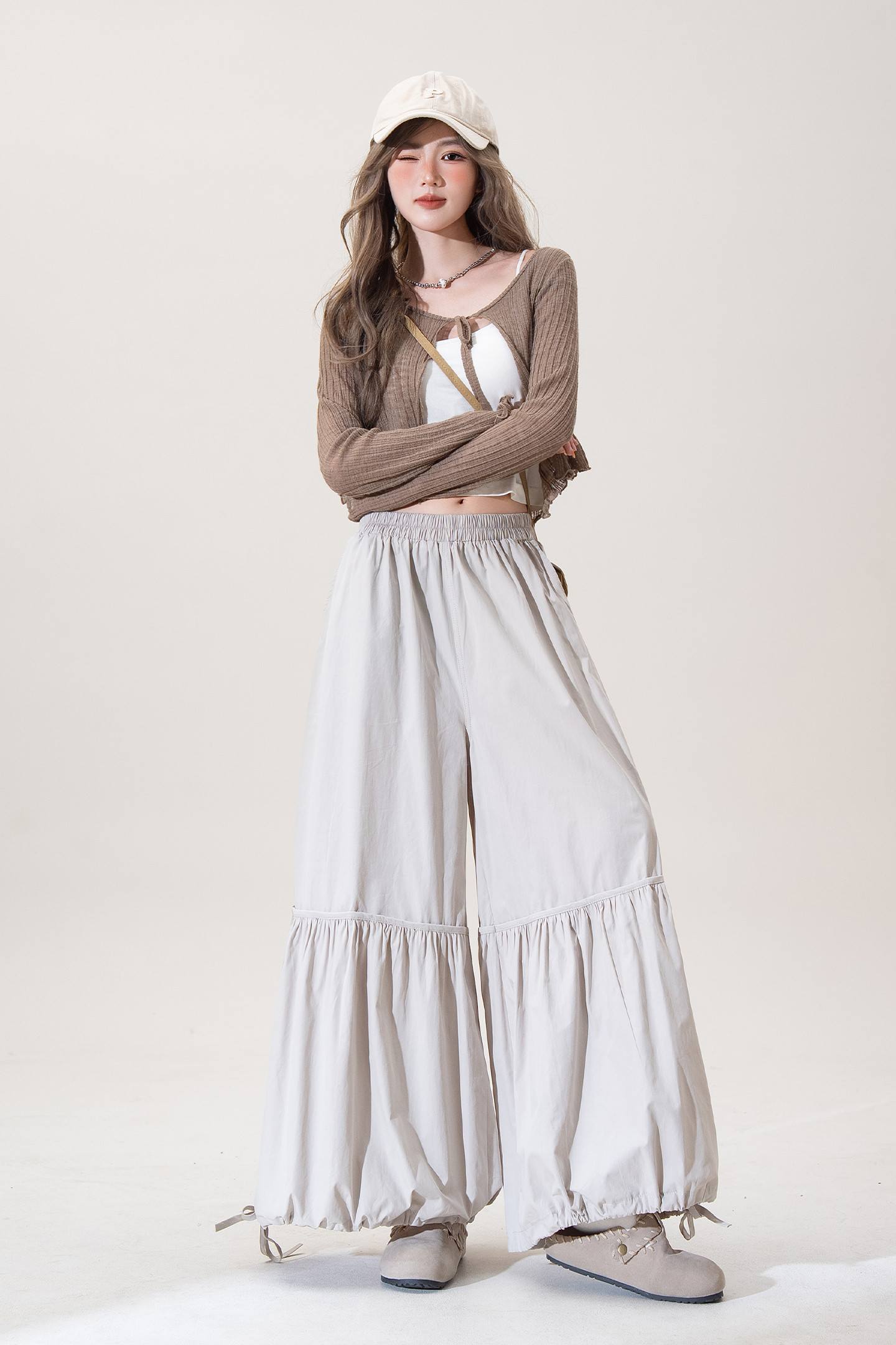 ファッション・スプライスワイドパンツ女性2025秋の新デザイン感小人数ゆったり着やせパンツブーム