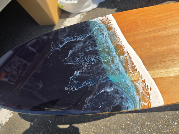 珍しい夜の海のテーブル ♯サイドテーブル ♯海 ♯サーフボード型