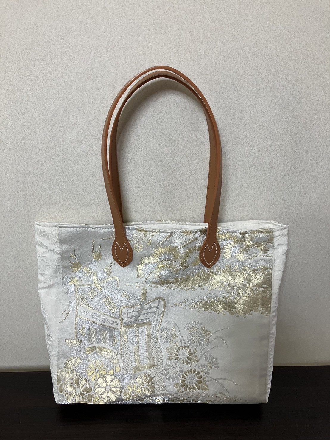 アンズルーム★ちょっと豪華な　トートバッグ★ハンドバッグ★着物　帯★白×牛車
