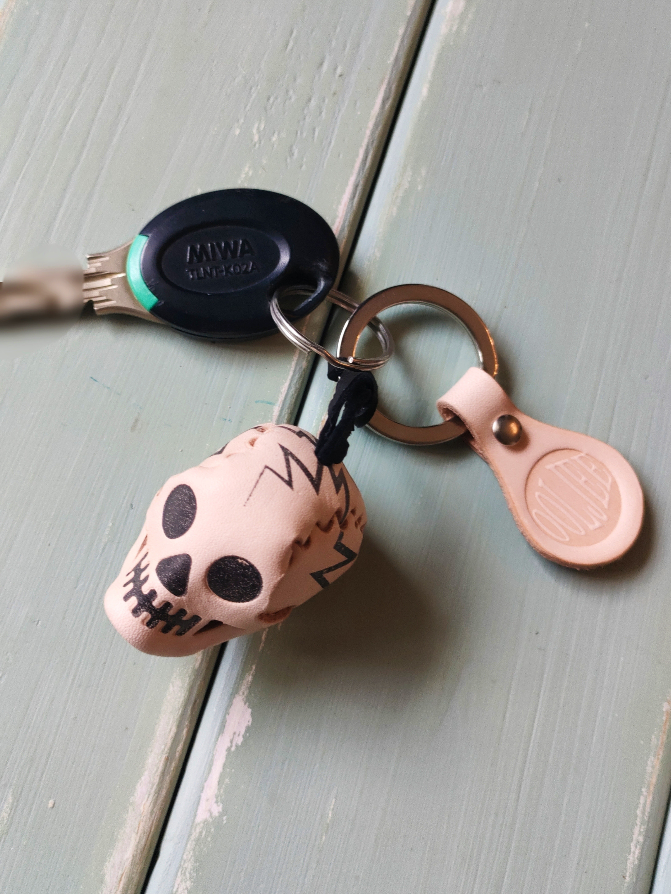 レザースカルキーホルダー