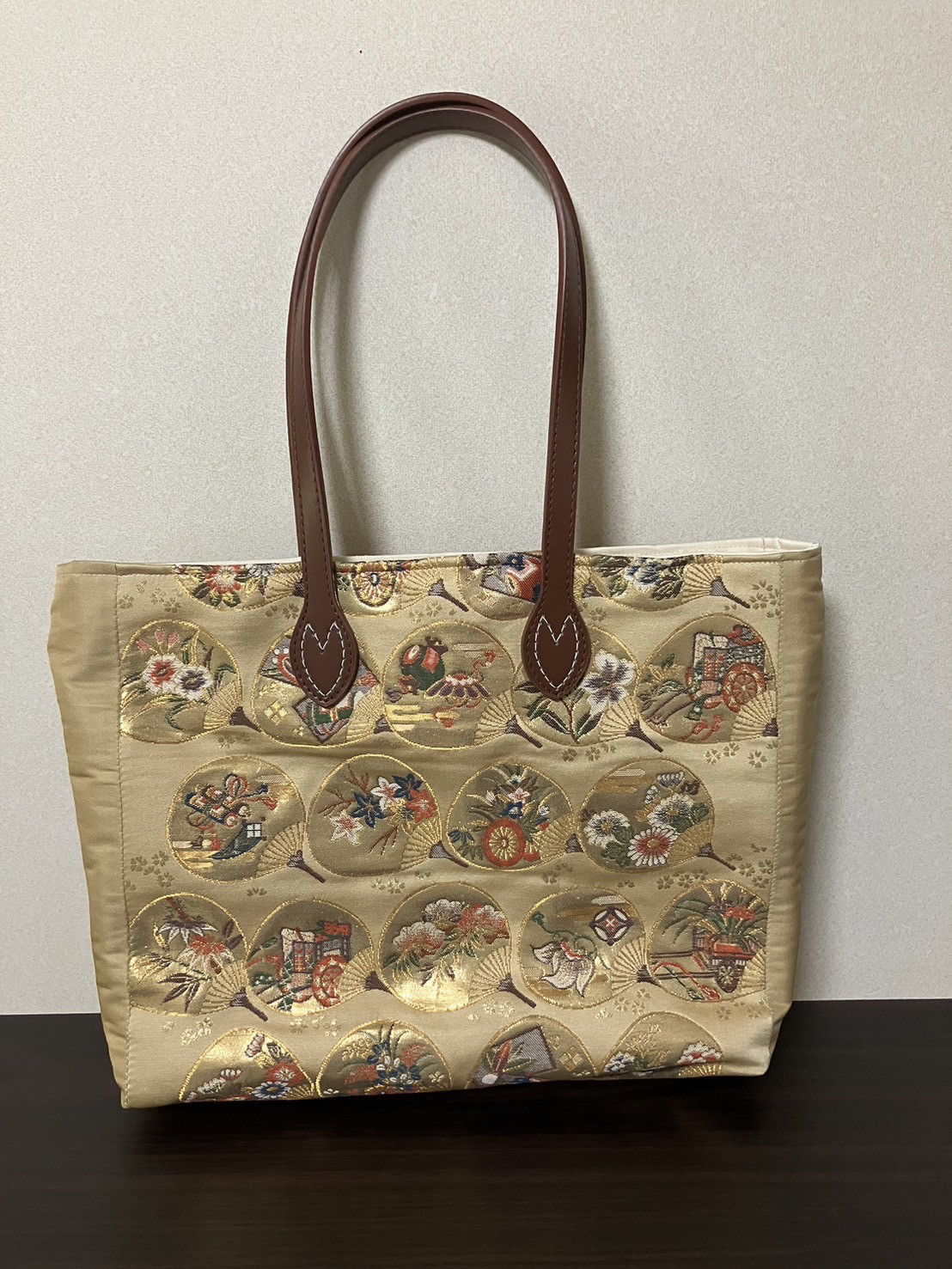 アンズルーム★ちょっと豪華な　トートバッグ★ハンドバッグ★着物　帯★金×うちわ