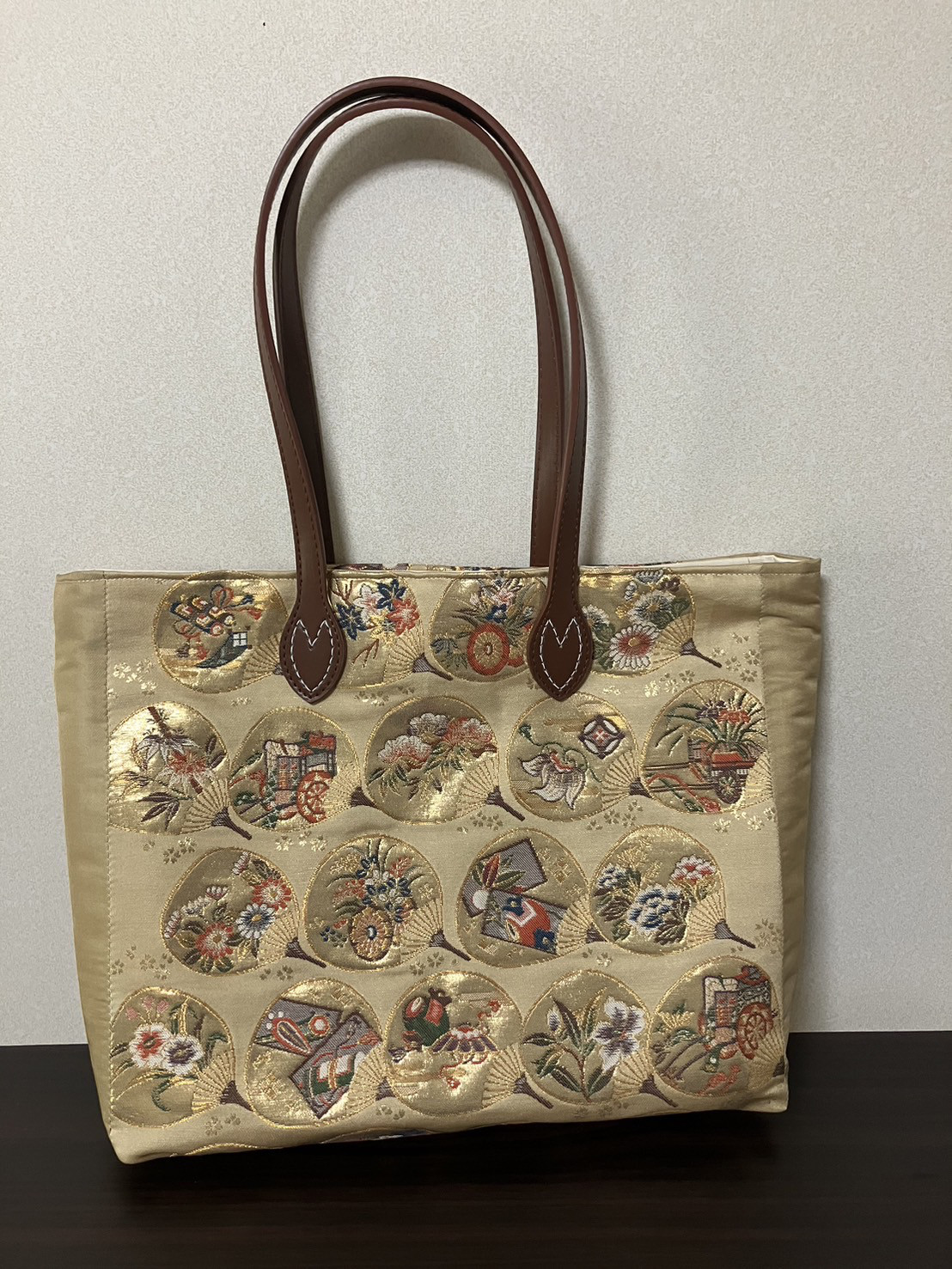 アンズルーム★ちょっと豪華な トートバッグ★ハンドバッグ★着物 帯★金×うちわ アンズルーム★ちょっと豪華な トートバッグ★ハンドバッグ★着物 帯★金×うちわ