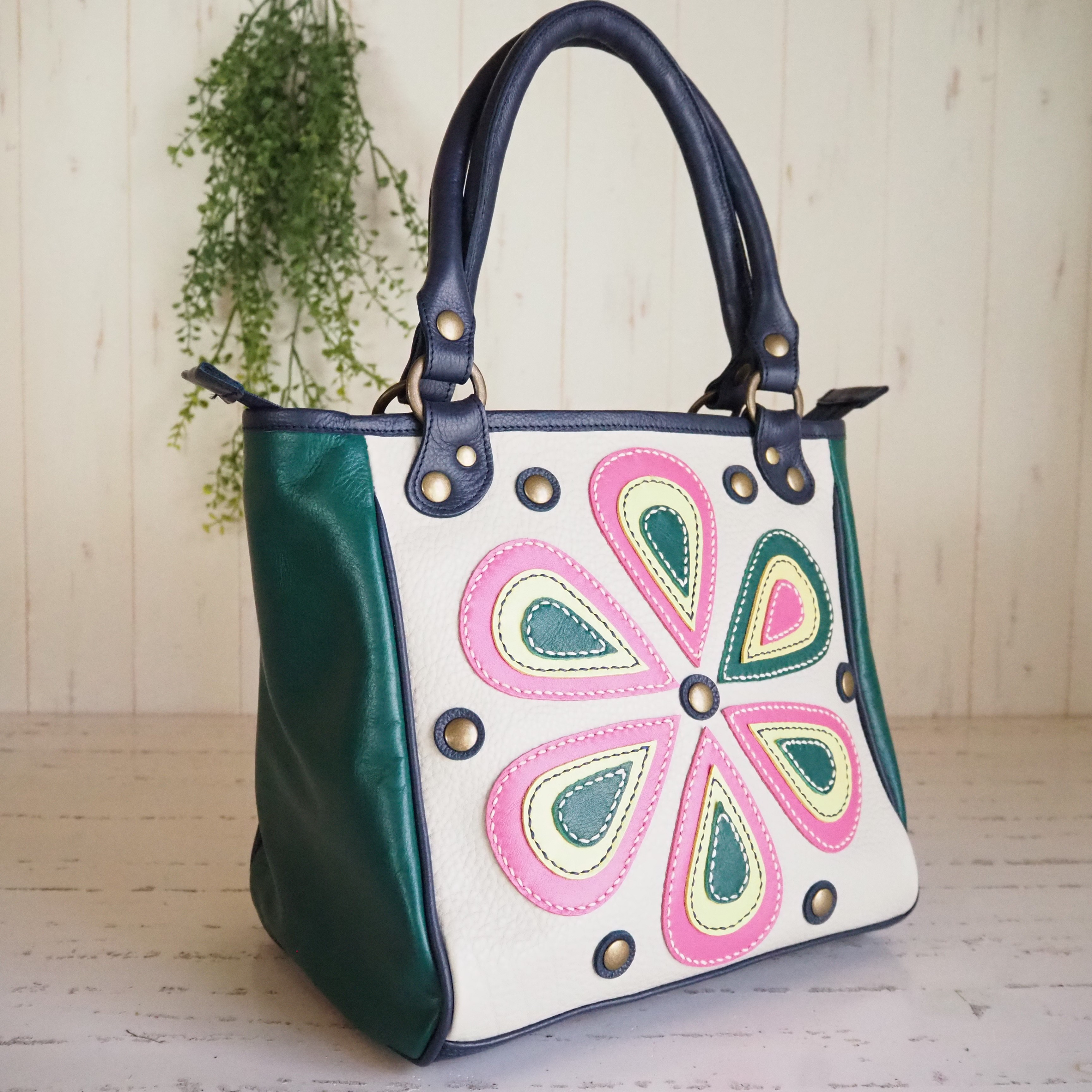 手縫いアップリケのトートバッグ・ピンク・本革・手縫い・即納