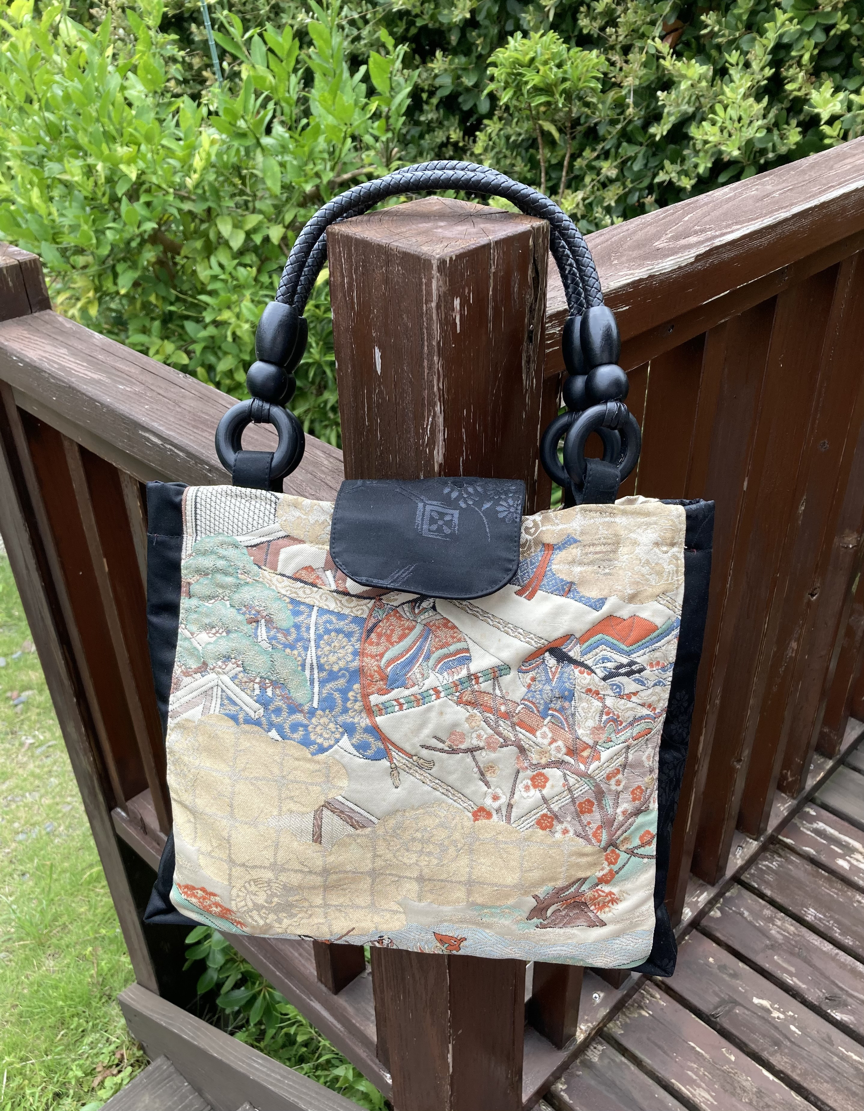 和柄　帯リメイク　手さげバック　ハンドバック　トートバッグ　手提げバッグ　着物帯　正絹　丸帯　源氏物語絵巻刺繍　日本製