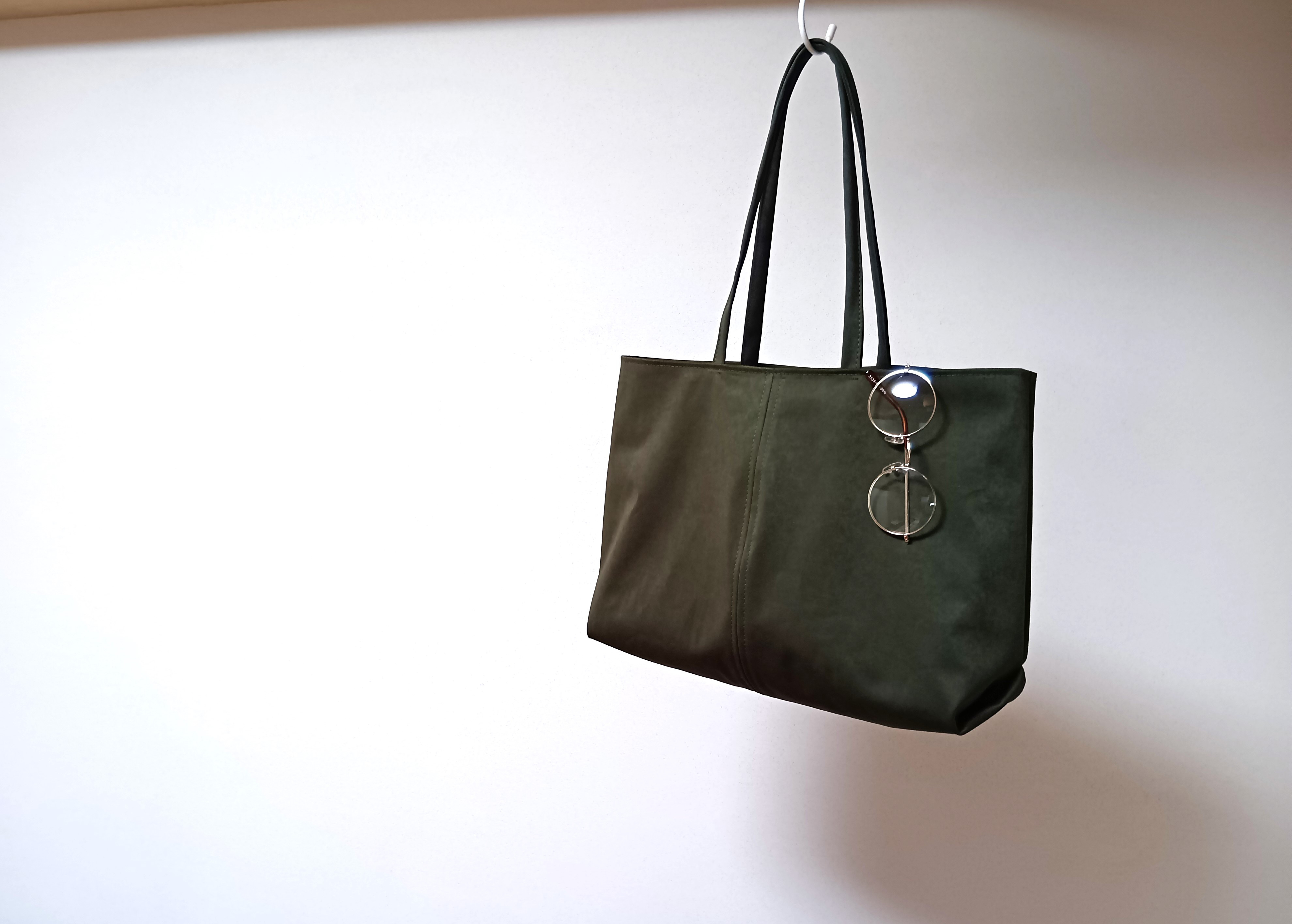 カーキ色の撥水スウェード　ふわりトートバッグ（Ｌ）「Creema限定」