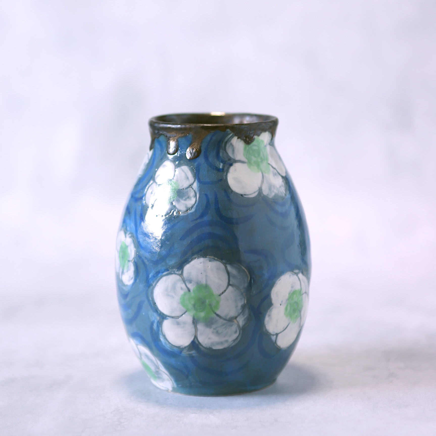 青と白の花模様の一輪挿し 一輪挿し 花［青］おゃれでかわいい贈り物を。ハレクタニ