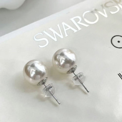 早割価格★Silver925★SWAROVSKI上品10mm大粒つやスワロフスキーパールピアスシンプル一粒真珠 1枚目の画像