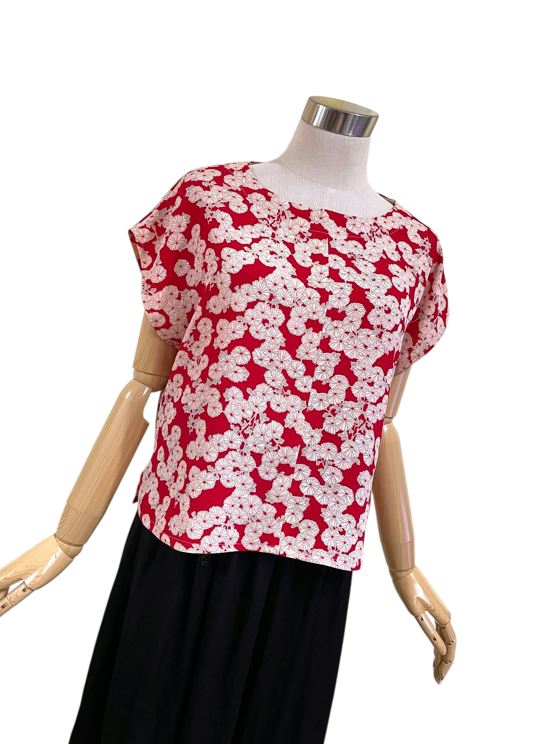 送料無料 着物 リメイク アンティーク ちりめん 花  赤 フレンチスリーブ プルオーバー ハンドメイド