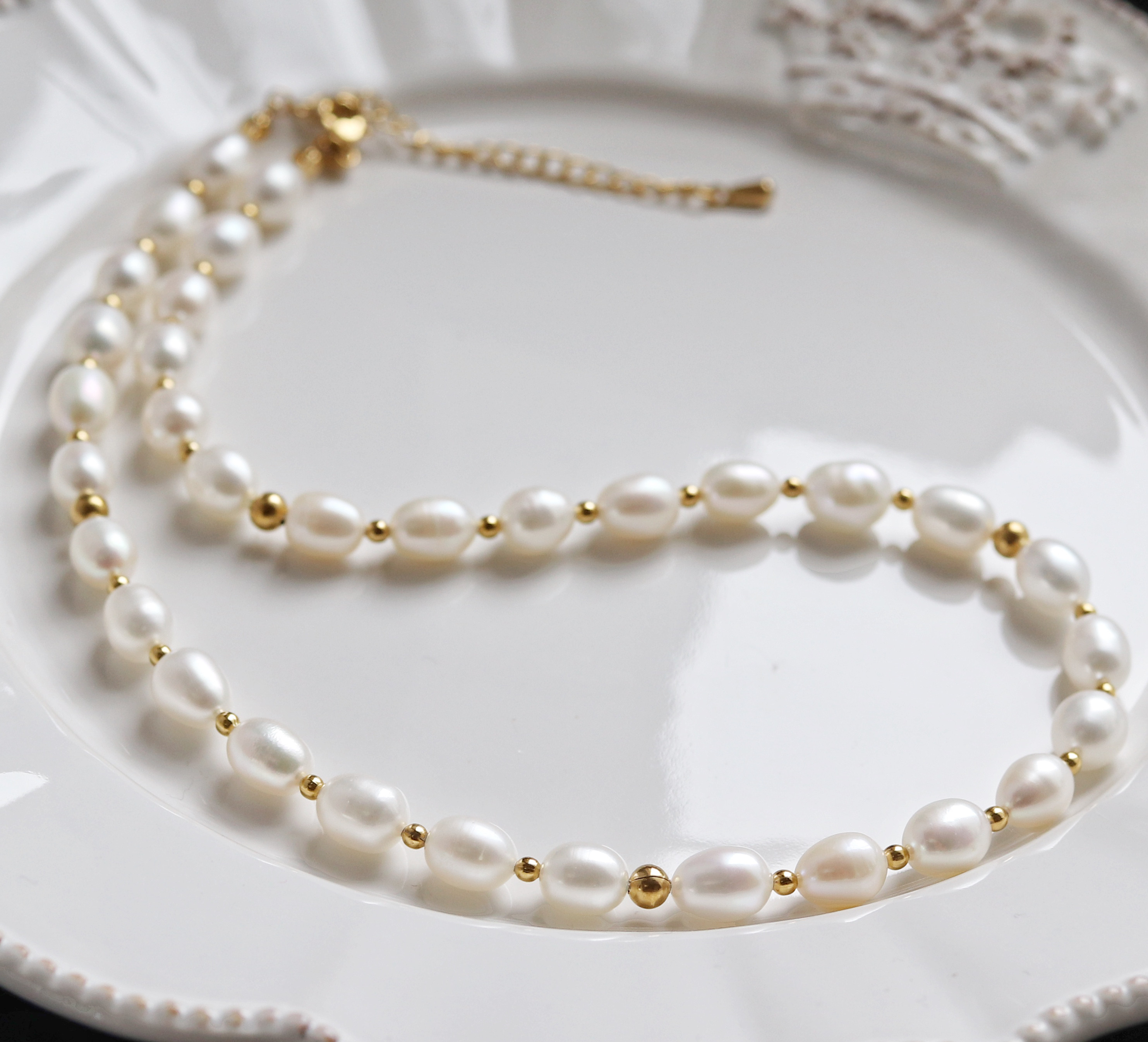 存在感あり  淡水パールネックレス  (サージカルステンレス)