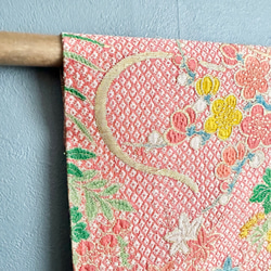 帯のタペストリー　アンティーク　赤に花車　テーブルランナー使用可　小物　和モダン　リメイク インテリア　和室　正月 9枚目の画像