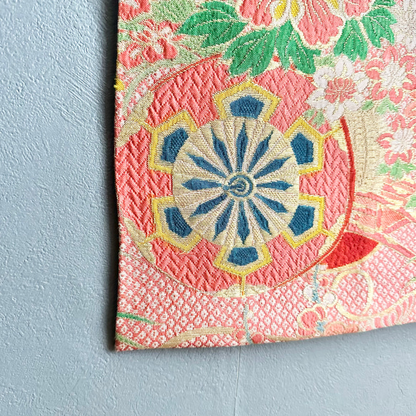 帯のタペストリー　アンティーク　赤に花車　テーブルランナー使用可　小物　和モダン　リメイク インテリア　和室　正月 8枚目の画像