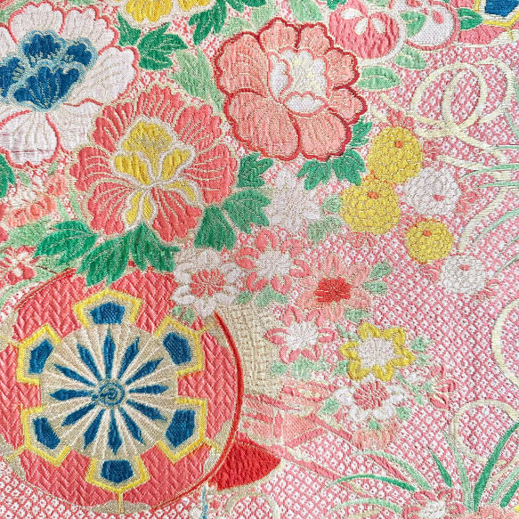 帯のタペストリー　アンティーク　赤に花車　テーブルランナー使用可　小物　和モダン　リメイク インテリア　和室　正月 4枚目の画像