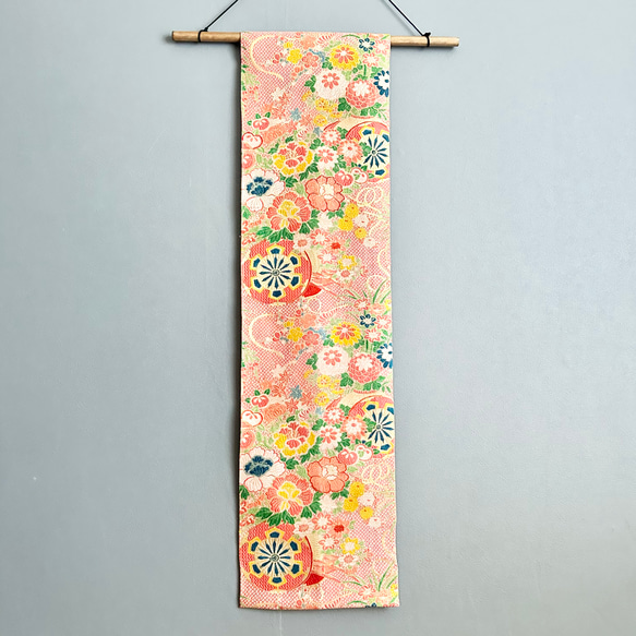 帯のタペストリー　アンティーク　赤に花車　テーブルランナー使用可　小物　和モダン　リメイク インテリア　和室　正月 3枚目の画像